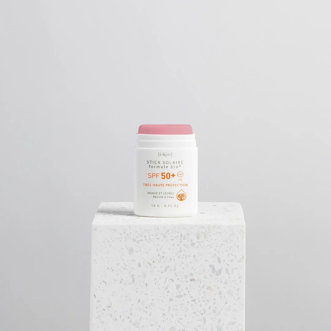 EQ stick solar SPF50+ bio color raspberry protector solar facial y labios alta protección resistente al agua formato compacto.