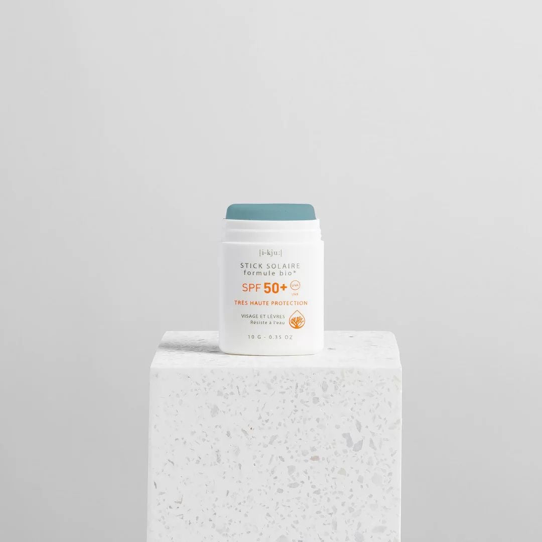 EQ stick solar SPF50+ bio color turquesa protector solar facial y labios alta protección resistente al agua formato compacto.