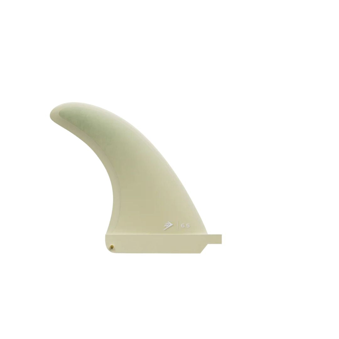 Firewire 6.5" Single Fin en color crema marfil, vista lateral completa de la quilla individual para midlength con marcaje 6.5 visible en la base y logotipo Firewire.