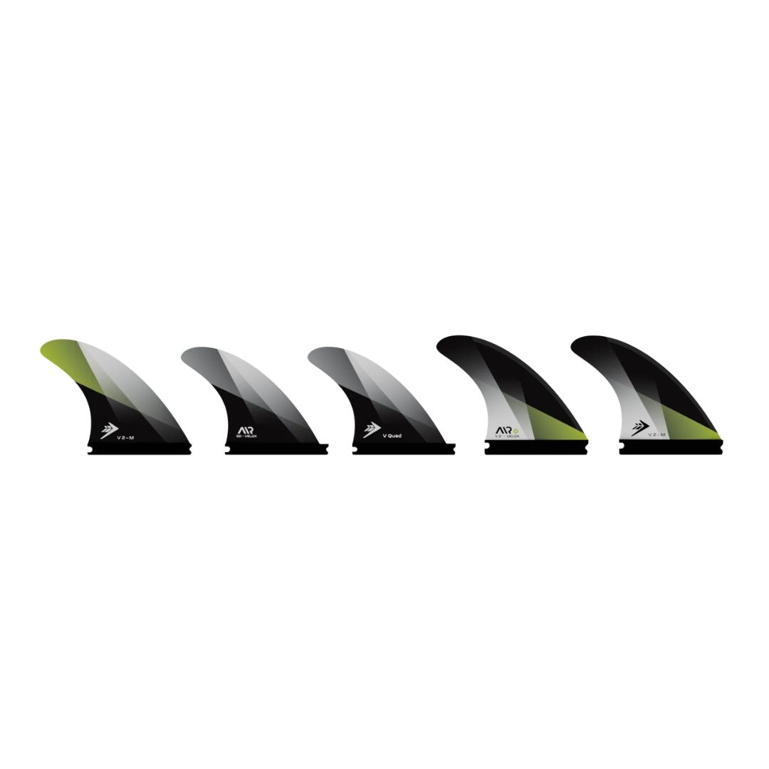 Set de quillas Firewire Velox talla Medium en acabado negro con acento verde, mostrando la plantilla rake trasera, quad y delantera del pack de 5.