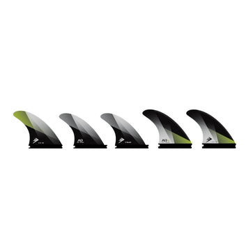 Set de quillas Firewire Velox talla Medium en acabado negro con acento verde, mostrando la plantilla rake trasera, quad y delantera del pack de 5.
