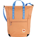 Vista frontal de la mochila Fjällräven High Coast Totepack en color peach sand con logotipo y diseño minimalista