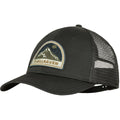 Gorra Fjällräven Badge Långtradarkeps color black con diseño trucker, parche bordado frontal, visera curva resistente y paneles de malla para ventilación.