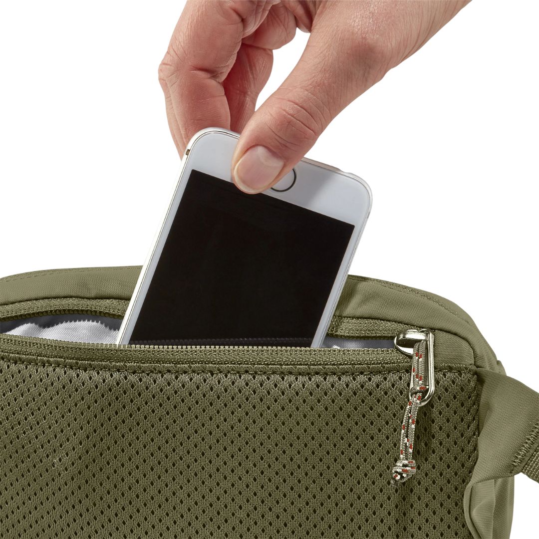 Riñonera Fjällräven High Coast Hip Pack vista frontal con logotipo de zorro rojo