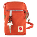 Bolso Fjällräven High Coast Pocket mostrando el llavero funcional fijado al gancho interior
