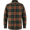 Vista frontal de la camisa Fjällräven Övik Twill Shirt M color autumn leaf dark navy de franela orgánica con cierre de botones.