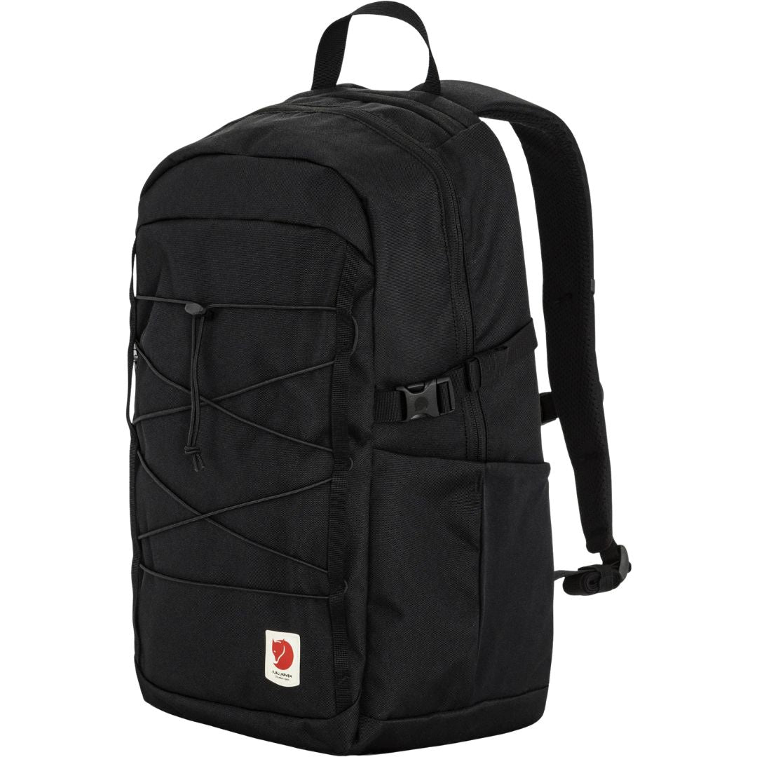 Fjällräven Skule 24 mochila 24L color black vista lateral con bolsillo elástico y ajuste lateral.