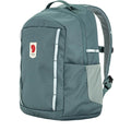 Vista lateral mochila infantil Fjällräven Skule Kids negra con bolsillo lateral elástico y detalles reflectantes.