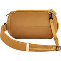 Parte trasera de la bandolera Fjällräven Skule Sling 6 Red Gold con panel acolchado transpirable y correa ajustable para uso urbano diario.