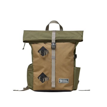 Mochila Fjällräven Vardag Foldsack 25 vista de frente con solapa superior enrollable.