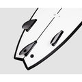 Detalle de la cola de la tabla Flysurf The Traveller 6.6 con sistema de quillas VPS y leash plug.