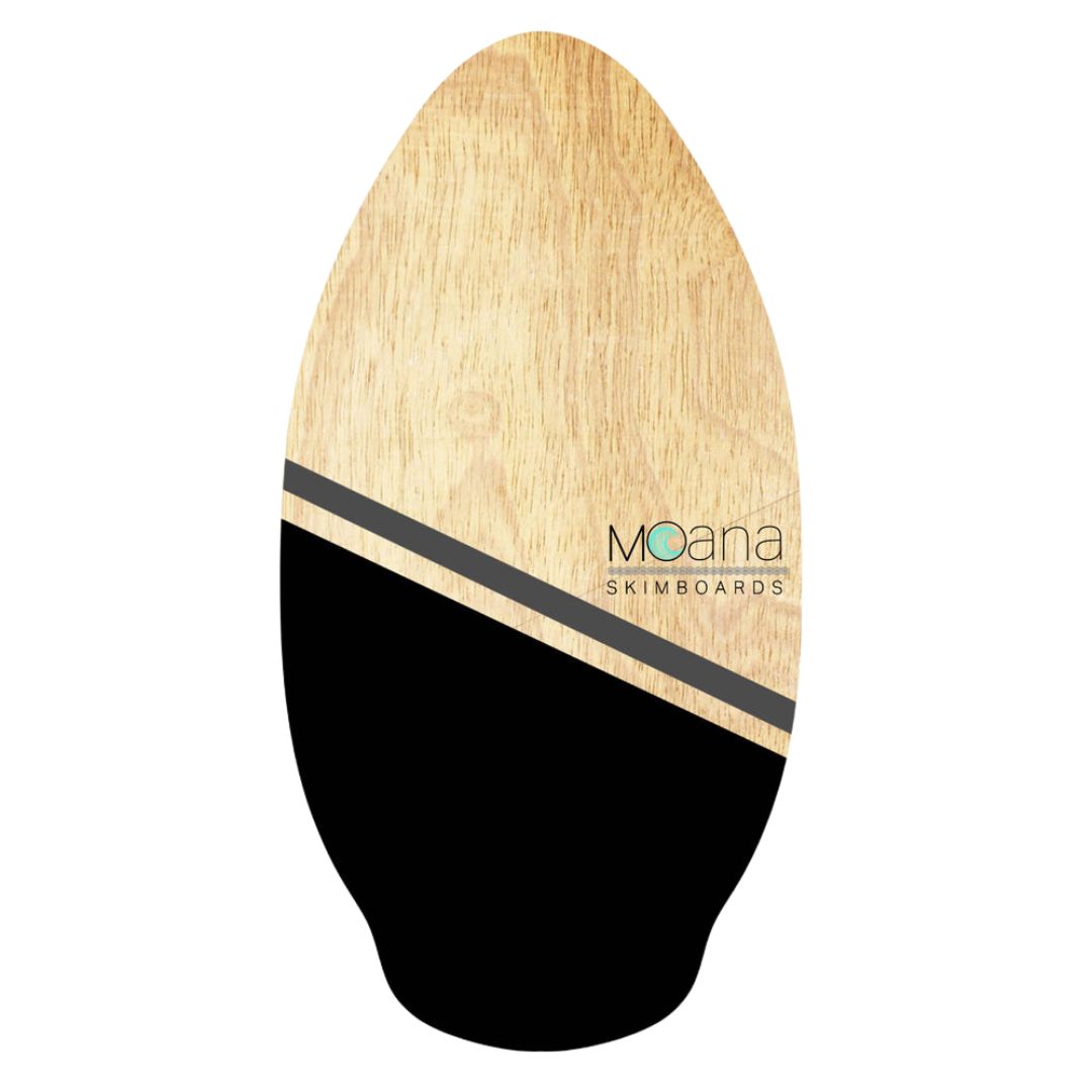 Tabla Moana Ombak skimboard de madera con diseño natural y negro, detalle de línea diagonal gris y logo Moana, ideal para iniciación y progresión en playa.