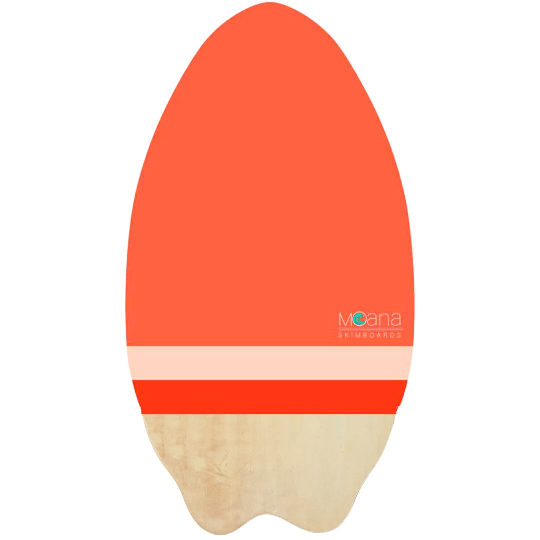 Tabla Moana Pantai skimboard de madera color naranja con franja beige, diseño redondeado y base natural, ideal para iniciación en playa.
