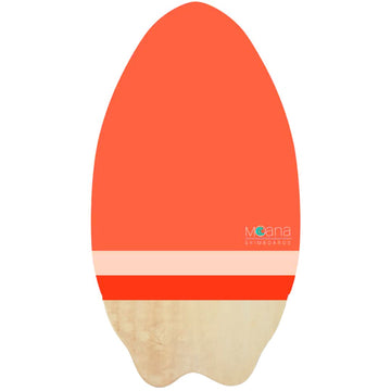 Tabla Moana Pantai skimboard de madera color naranja con franja beige, diseño redondeado y base natural, ideal para iniciación en playa.