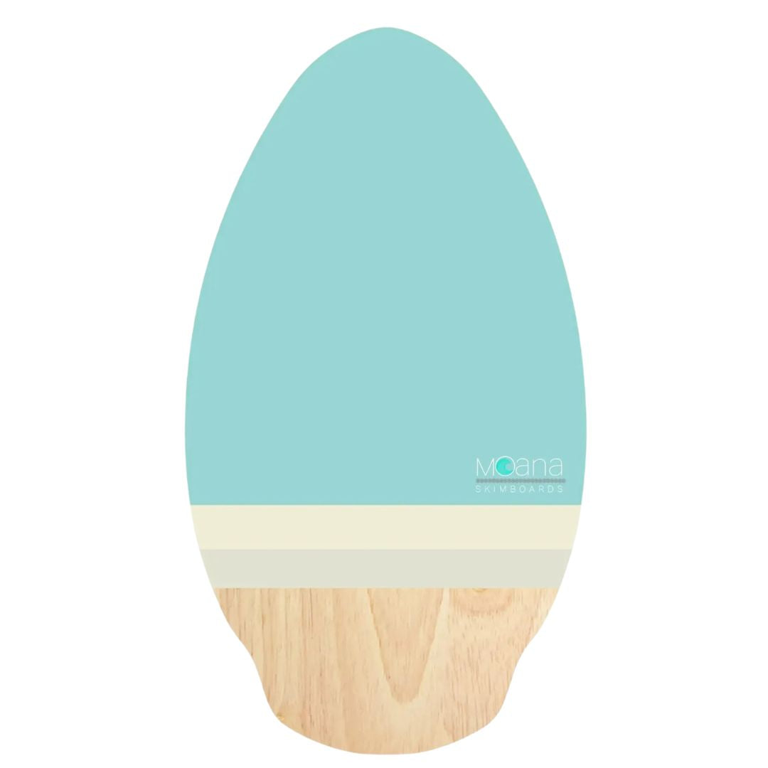Tabla Moana Wedge skimboard de madera color azul turquesa con franjas beige y base natural, diseño wedge para mayor control y maniobrabilidad en playa.