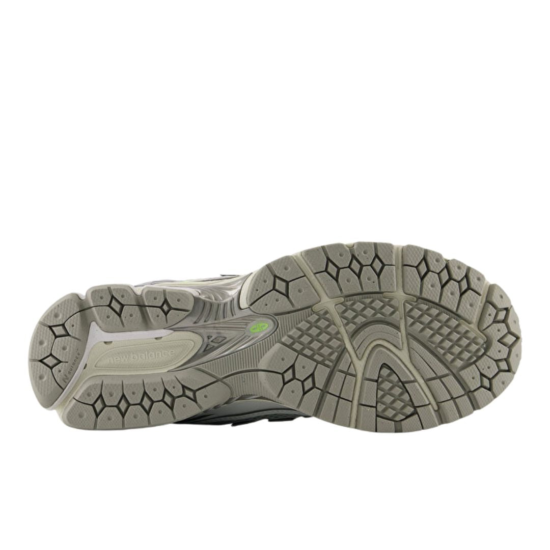 Suela New Balance 1906R Grey Matter con patrón de agarre multidireccional en gris, logo new balance en lateral y detalle verde lima en zona central.