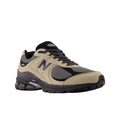 Zapatillas New Balance U2002R stoneware castlerock en vista tres cuartos frontal.