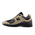 Zapatilla New Balance U2002R en color stoneware y castlerock vista lateral.