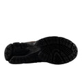 Suela de las zapatillas running retro New Balance 2002R pumpernickel, vista inferior de la goma negra con dibujo de celdas hexagonales y tacos para un agarre firme.