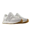 Zapatillas New Balance 327 en color Blanco Raincloud con la 