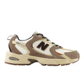 New Balance 530 Dark Mushroom/Incense/Linen: perfil lateral completo con suela ABZORB voluminosa, ante marrón afelpado y detalles en cuero marrón en el logo N.
