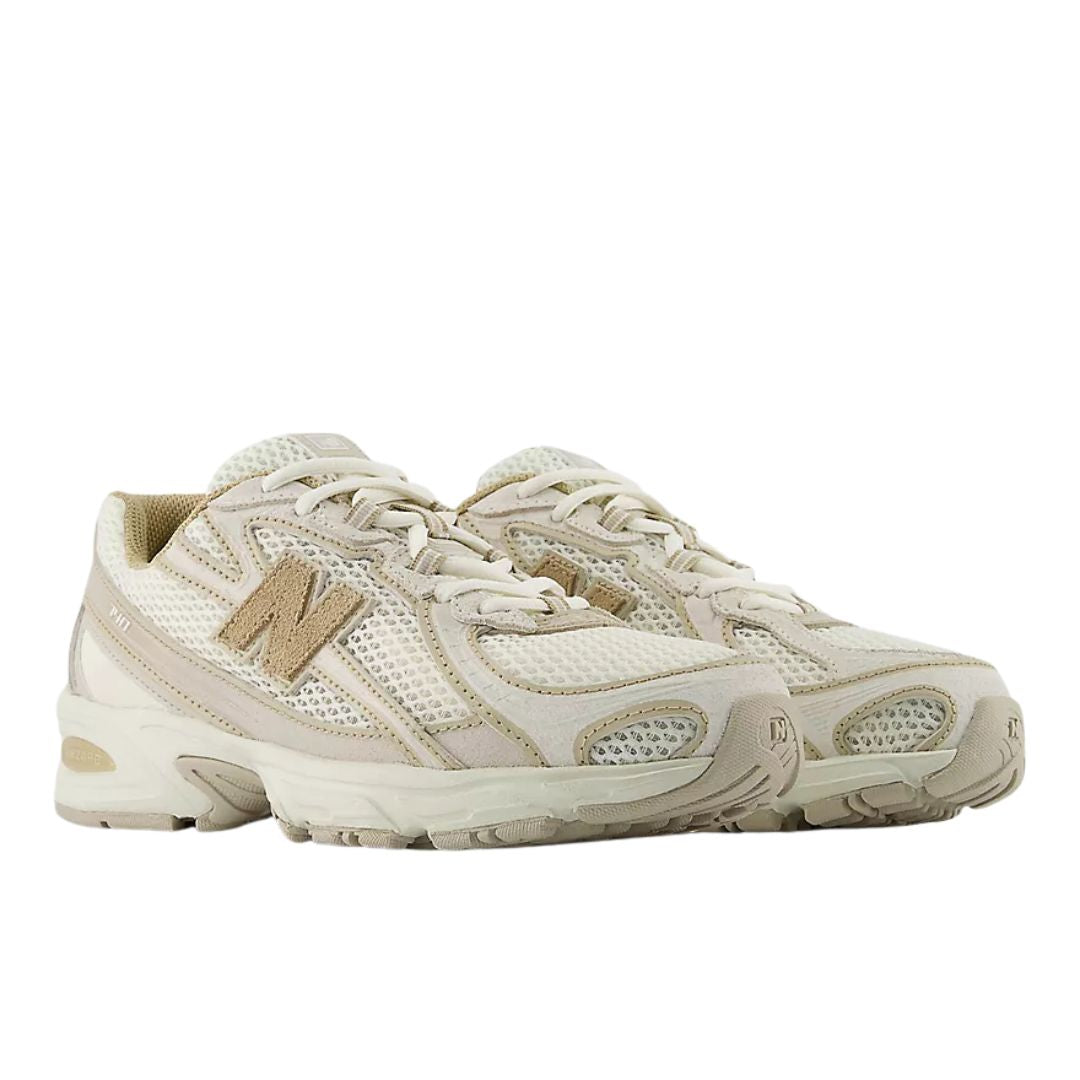 Zapatillas New Balance 740 en color Incense Angora Timberwolf, vista frontal en perspectiva con malla transpirable y detalles en tonos beige y crema.