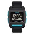 Reloj Nixon Base Tide Pro color negro con detalles azul turquesa visto de frente, pantalla digital con gráfico de mareas.