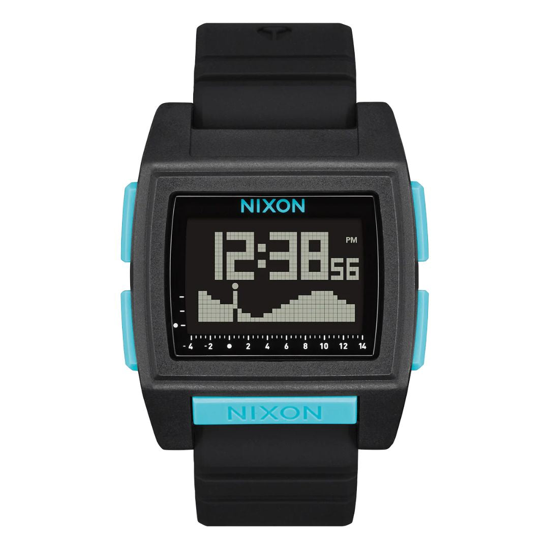 Reloj Nixon Base Tide Pro color negro con detalles azul turquesa visto de frente, pantalla digital con gráfico de mareas.