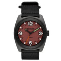 Reloj Nixon Clutch 42 Matte Gunmetal Hot Sauce con caja de acero inoxidable gris mate y esfera roja.