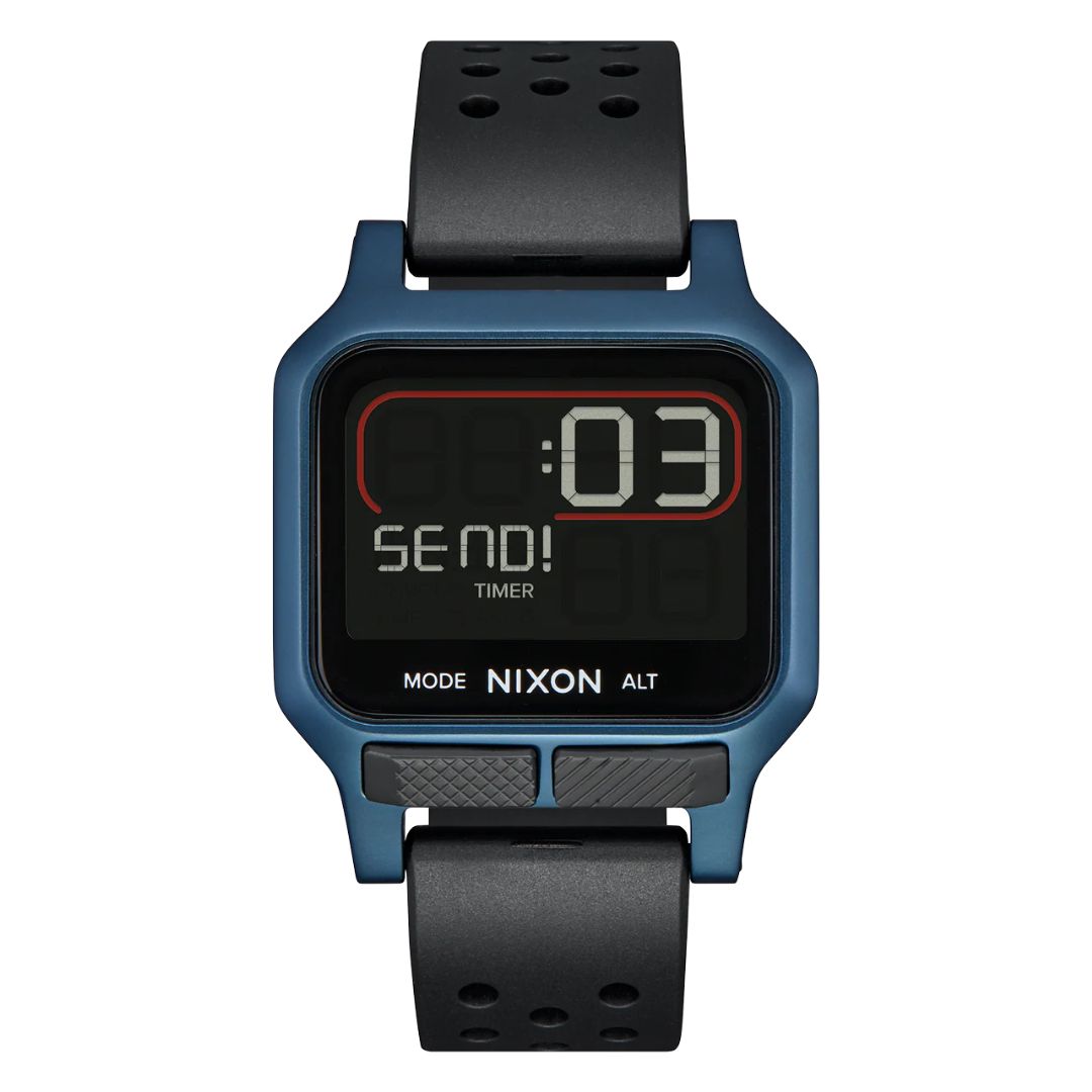 Reloj Nixon Heat Blue mostrando temporizador digital activo en pantalla.