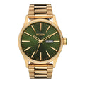 Reloj Nixon Sentry Stainless Steel color dorado con esfera verde sunray visto de frente.