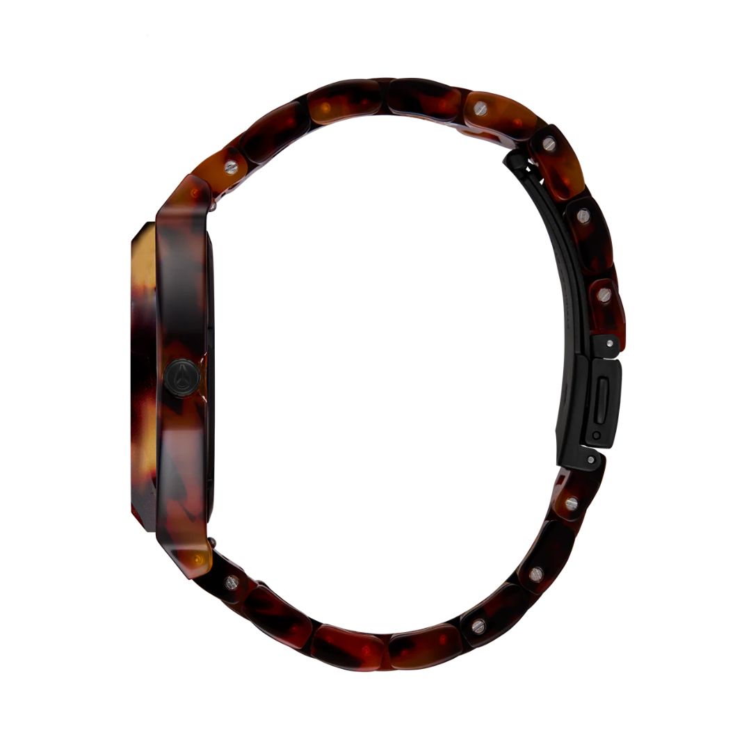 Perfil lateral del reloj Nixon Time Teller Acetate tortoise oxblood mostrando su caja de acetato.