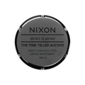Tapa trasera del reloj Nixon Time Teller Acetate con grabado More is More.
