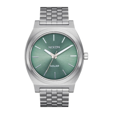 Reloj Nixon Time Teller Solar color plateado con esfera verde jade visto de frente.