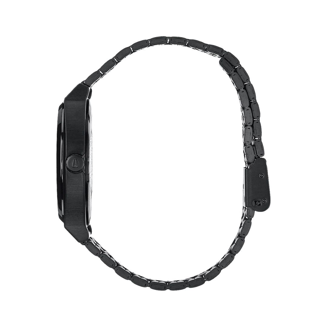 Reloj Nixon Time Teller All Black visto desde el lateral mostrando perfil fino y correa metálica negra.