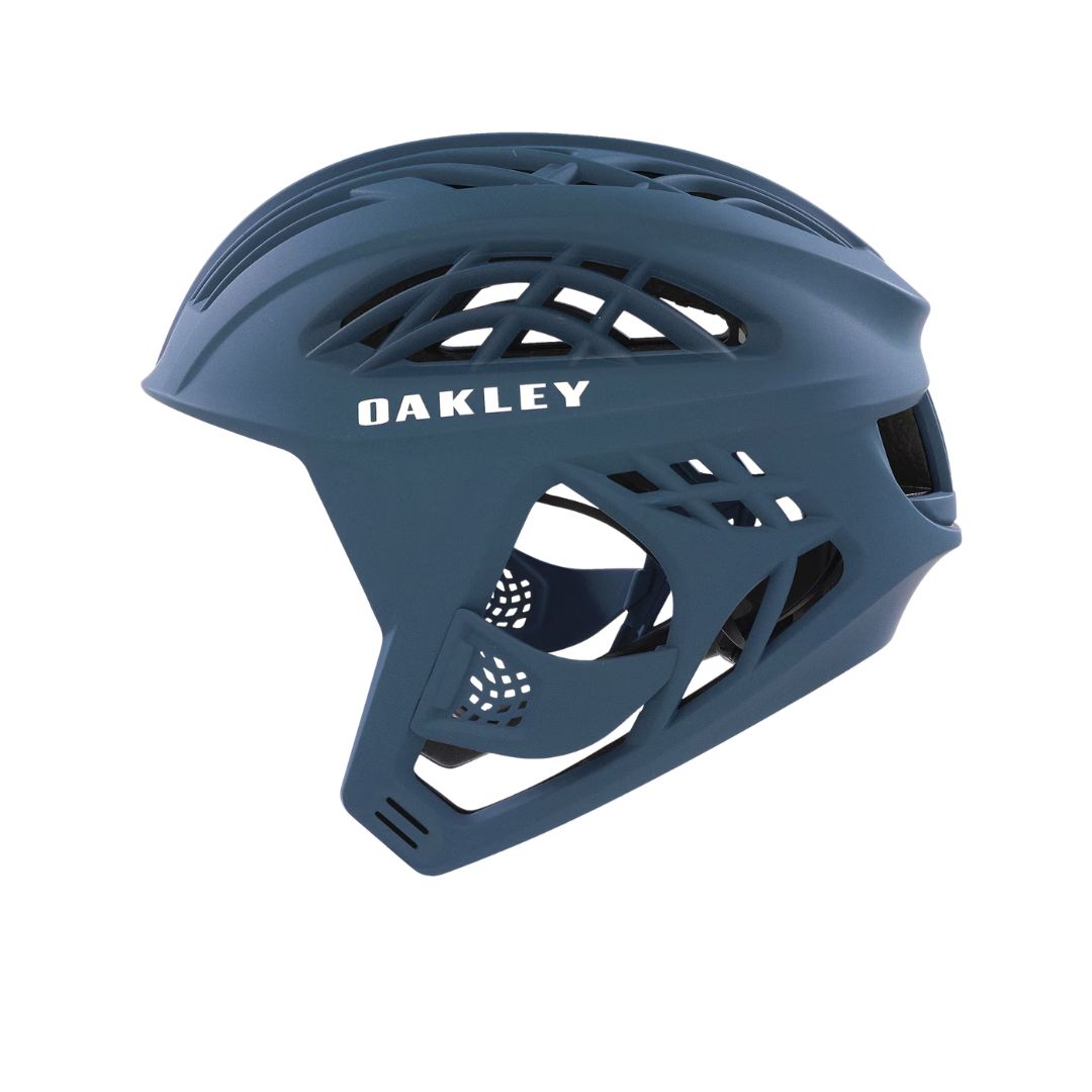Casco de surf Oakley WTR Icon Matte Poseidon vista lateral con diseño hidrodinámico y cobertura de orejas.
