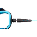Detalle de la anilla giratoria de doble anclaje del leash de surf Ocean & Earth Diamond Flex, sistema antienredos de acero inoxidable grado marino.