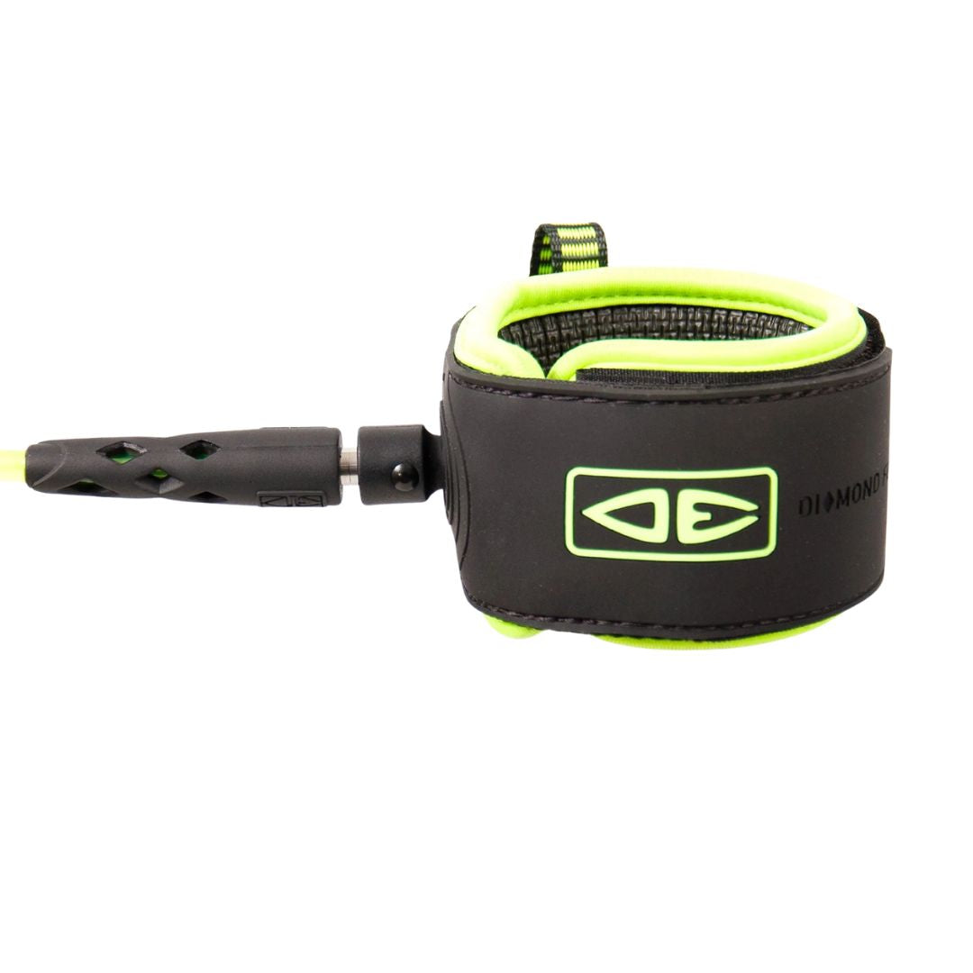 Leash de surf Ocean & Earth Diamond Flex Regular 7'0" en color Lime, detalle de la correa de tobillo doble acolchada antideslizante y anilla giratoria.