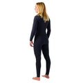Traje de surf integral O'Neill Hyperfreak Plus 5/4mm en negro, vista de espalda mostrando el corte anatómico femenino y las costuras selladas en la zona lumbar.