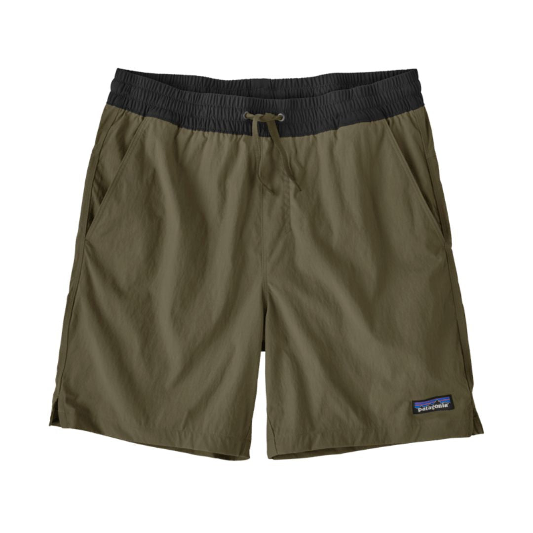 Patagonia Baggies™ Lights 6" Basin Green planos: short slim fit verde oliva con cinturilla elástica negra, cordón de ajuste, bolsillos laterales sin forro y parche logo P-6.