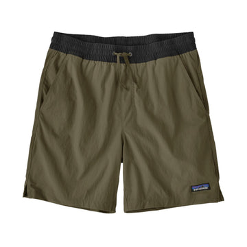 Patagonia Baggies™ Lights 6" Basin Green planos: short slim fit verde oliva con cinturilla elástica negra, cordón de ajuste, bolsillos laterales sin forro y parche logo P-6.
