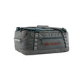 Patagonia Black Hole Duffel 40L color Noble Grey plana: bolsa de viaje gris con asas y detalles verde azulado, bolsillo exterior cremallera y logo Patagonia rojo.