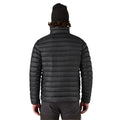 Chaqueta Patagonia Down Sweater negra para hombre, vista frontal completa con cierre de cremallera y corte ajustado.