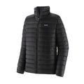 Chaqueta Patagonia Men’s Down Sweater negra para hombre, vista de tres cuartos mostrando su diseño acolchado y ligero.