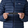 Chaqueta Patagonia Down Sweater New Navy para hombre, vista completa mostrando estructura acolchada.
