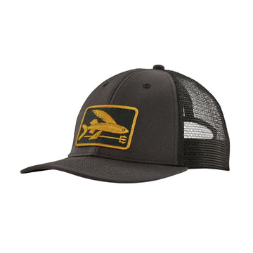 Gorra Patagonia Flying Fish LoPro Trucker Hat en color Ink Black, vista lateral mostrando el panel frontal, visera y malla trasera reciclada.