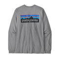 Camiseta Patagonia L/S P‑6 Logo Responsibili‑Tee color Gravel Heather, vista trasera con gráfico clásico de montañas y logo Patagonia.