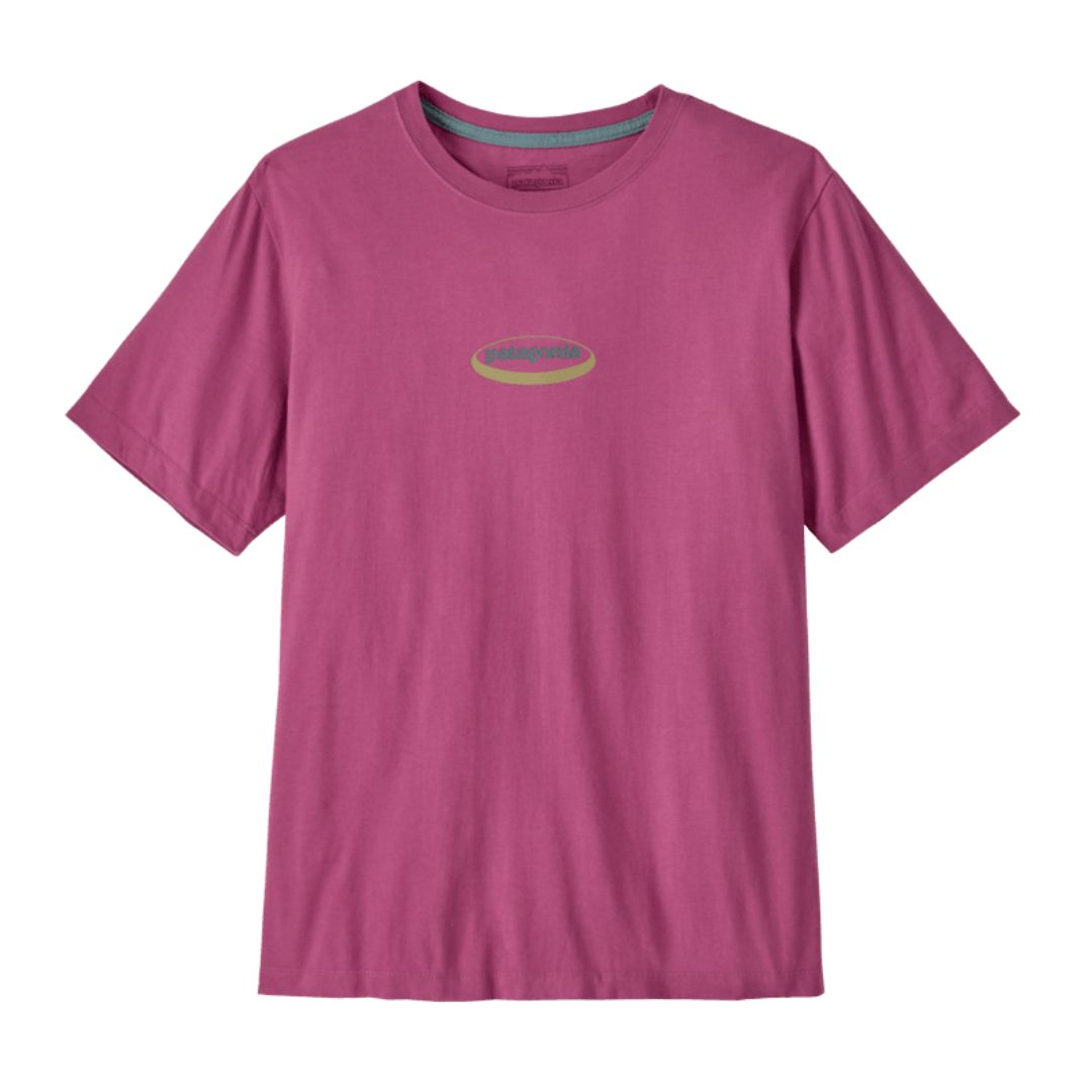 Camiseta Patagonia '95 Oval Logo T-Shirt en color Faded Magenta con logo ovalado pequeño en el pecho y corte regular fit.