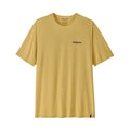 Patagonia Men's Capilene Cool Daily Shirt Boardshort Logo en color limestone yellow, vista frontal de producto plano sin modelo, con logo Patagonia en el pecho izquierdo, etiqueta interior Patagonia Capilene Cool Daily visible y tejido jaspeado verde azulado de poliéster reciclado.