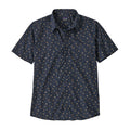 Camisa Patagonia Men's Go-To Shirt en color azul con estampado floral, vista frontal.